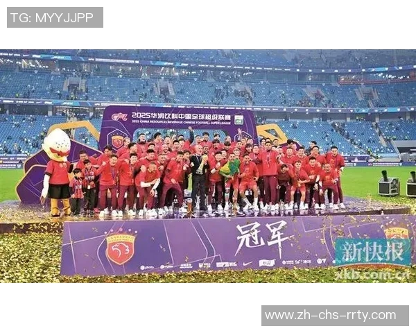 上海上港足球队奋勇争先力争冠军展现团队精神与拼搏精神的精彩赛季