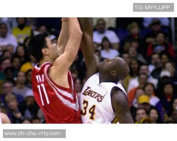 姚明与科比的传奇对决:篮球场上的巨人之争与友谊的传承 姚明与科比的传奇对决:篮球场上的巨人之争与友谊的传承